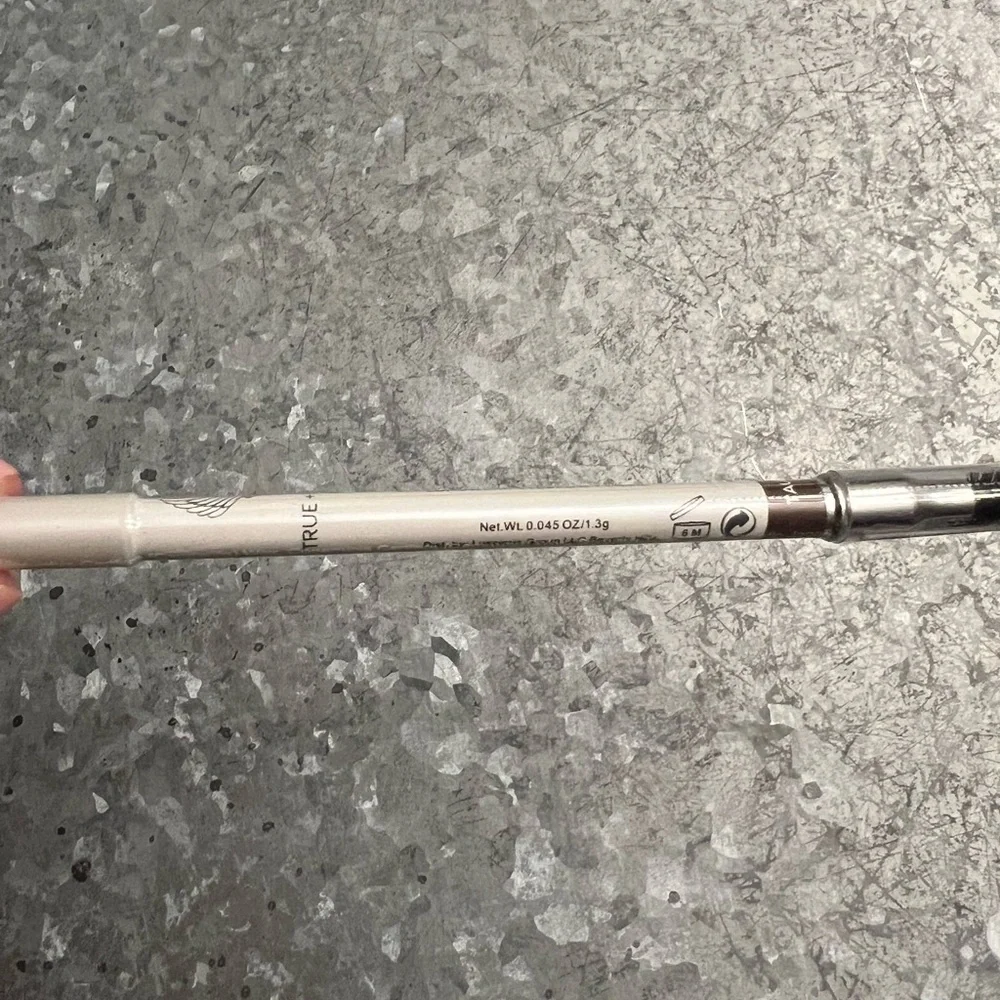 Brow definer pencil